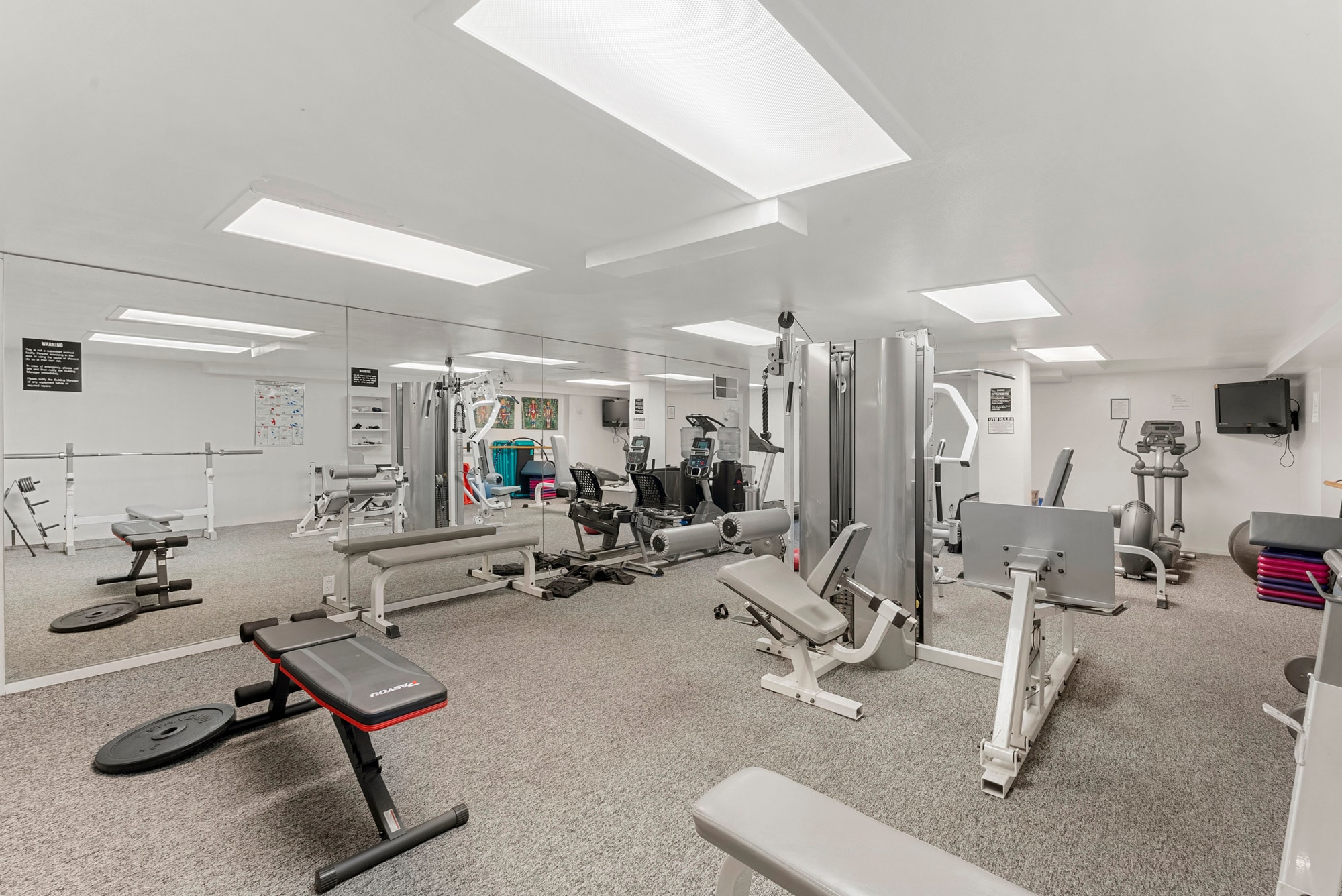 Building Photo - 1520 S Beverly Glen Blvd