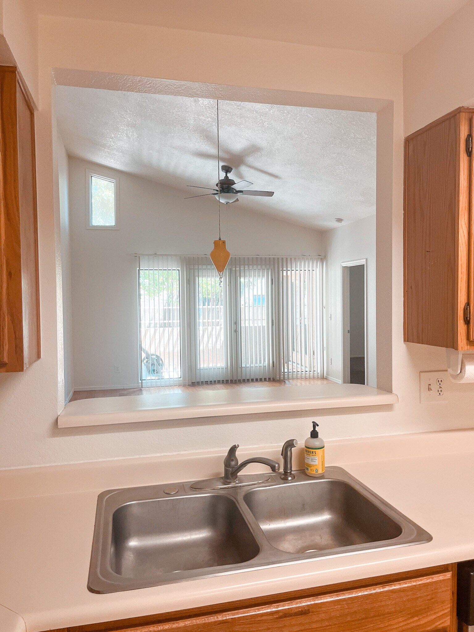 View of living/dining area looking through kitchen - 1915 N Scovel St