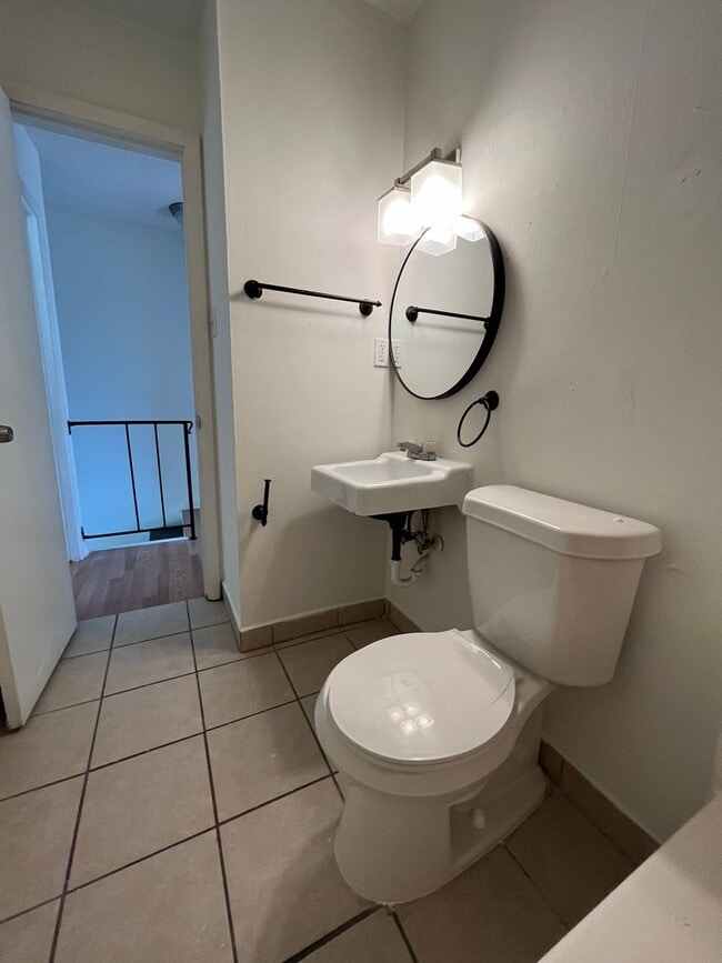 Building Photo - OPEN HOUSE: Spacious 2bd/1ba Across from Buford High School!