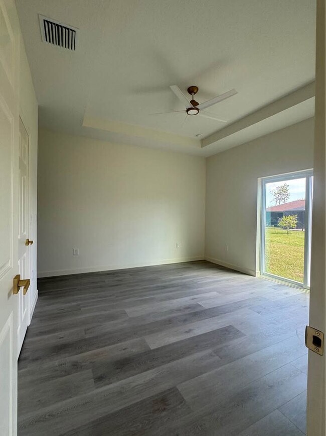 Building Photo - 9415 Acco Ave