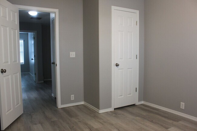 Building Photo - 7479 Countryside Grove