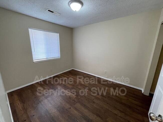 Building Photo - 510 W Scott St