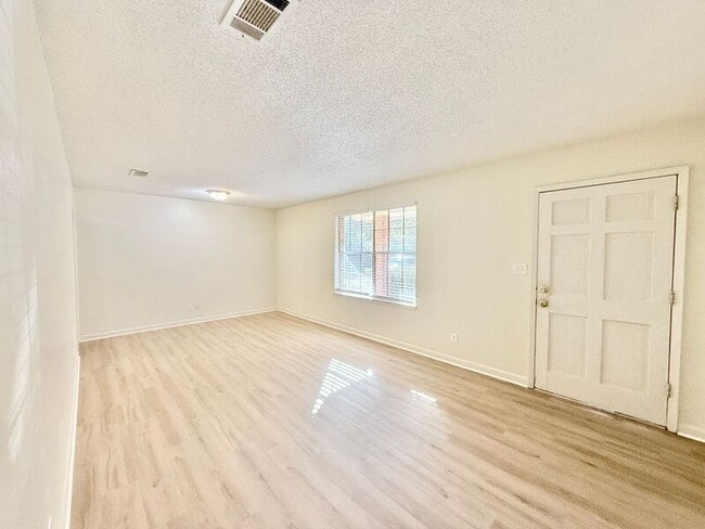 Building Photo - 6486 Kembro Rd