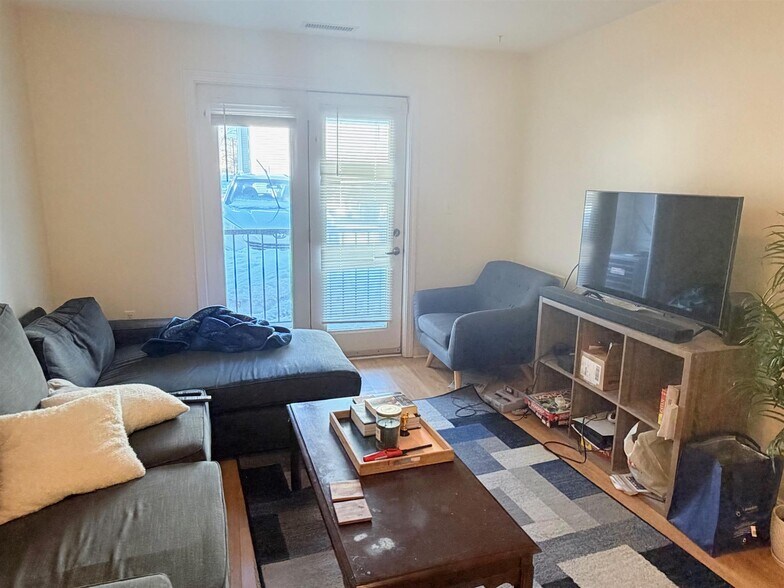 Building Photo - 3 Kent Ct