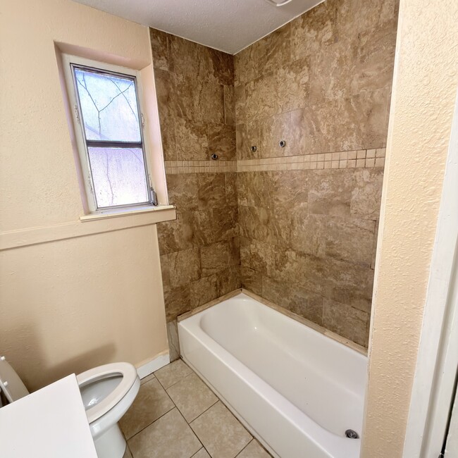 Building Photo - 2621 18th St S