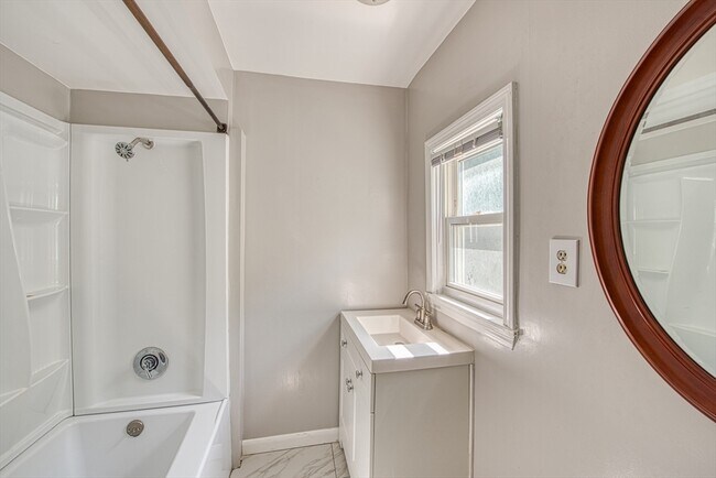 Building Photo - 1246 Somerset Ave