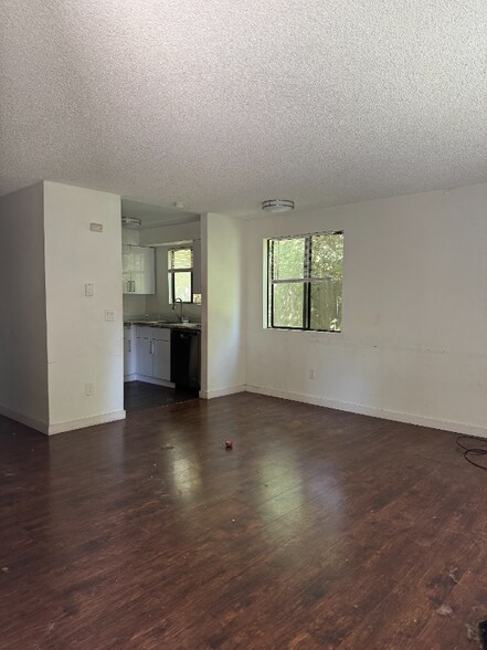 Building Photo - 1408 Bellevue Way NE