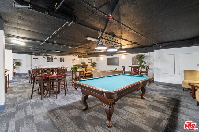 Building Photo - 10982 Roebling Ave