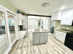 Building Photo - Beautiful Three Bedroom house for rent @ R...