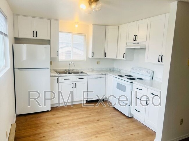 Building Photo - 475 Houser Way S