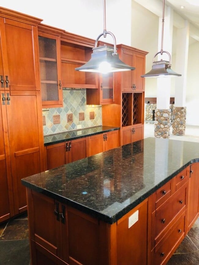 Building Photo - Stunning 3-Bed/2-Bath Entertainer's Dream ...