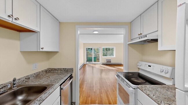 Building Photo - 525 Highland Ave