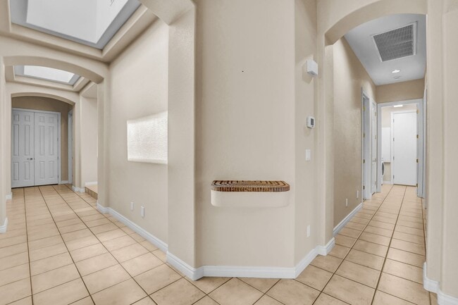 Building Photo - Single Story in Country Club Hills!