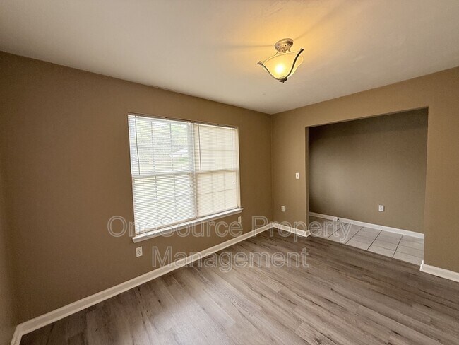 Building Photo - 111 N Charles Willis Dr