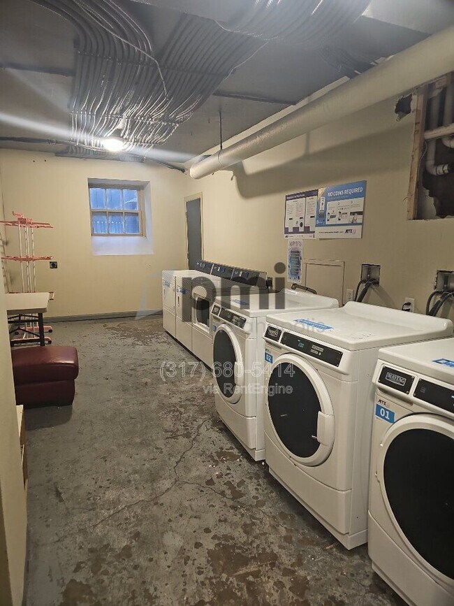 Building Photo - 1 W 28th St