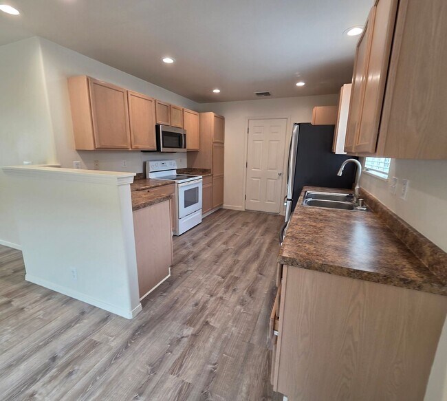 Building Photo - 3/2.5 home in Piilani Villages