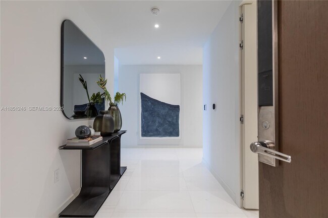 Building Photo - 300 Biscayne Blvd Way