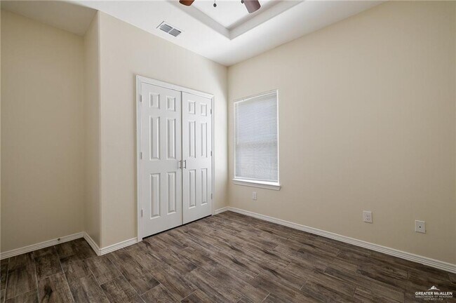 Building Photo - 10 Hiawatha Dr