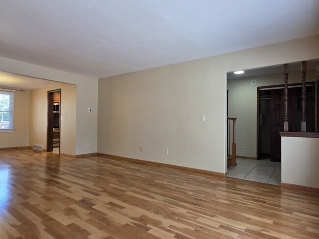 Building Photo - Single-Family Home in Near-Perfect Condition | 3-Car Garage | Covered Patio | Large Unfinished Ba...