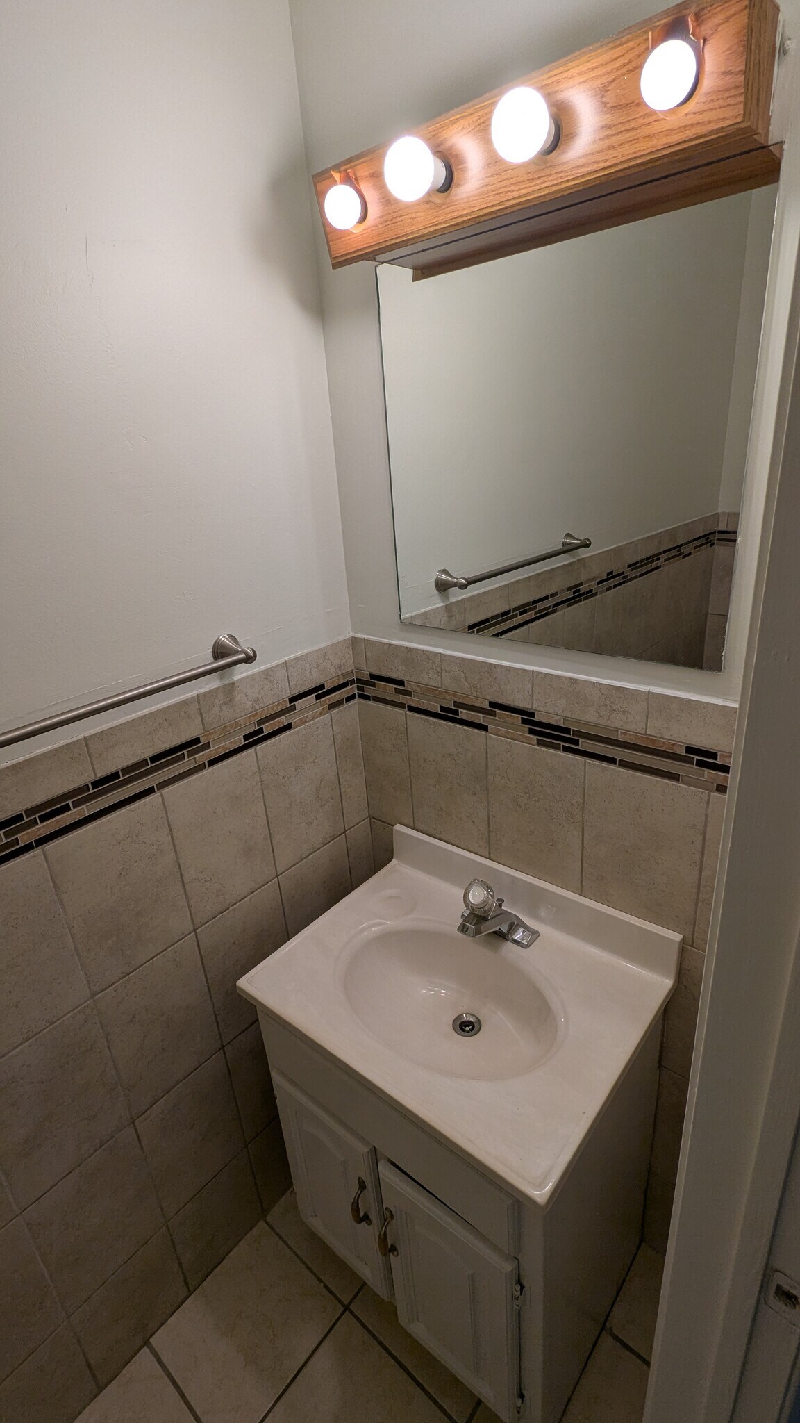 Powder Room - 1718 Redwood Ct