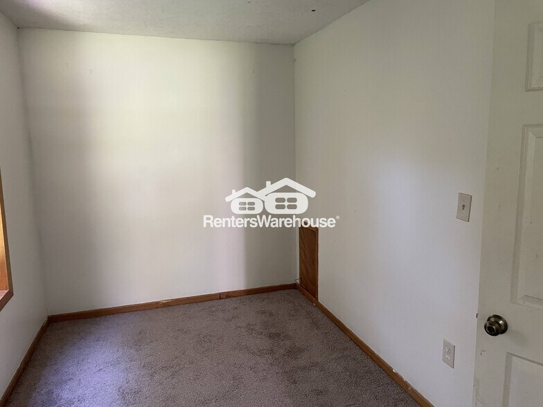 Building Photo - 1320 County Rd A