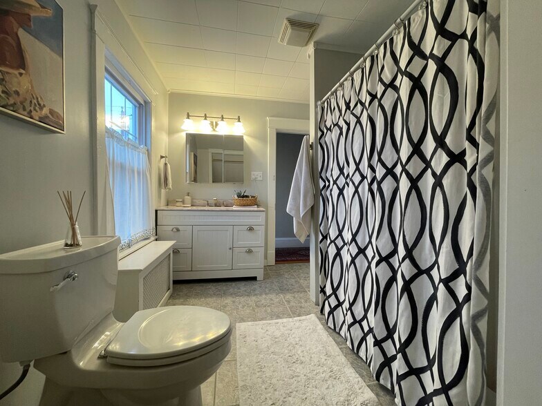 Building Photo - 21 McLean St