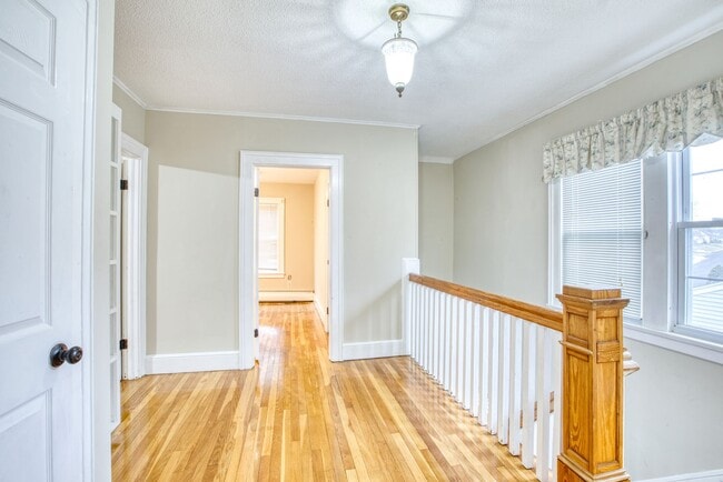 Building Photo - Inviting 3-bedroom, 1.5 bath home nestled in a peaceful and family friendly neighborhood