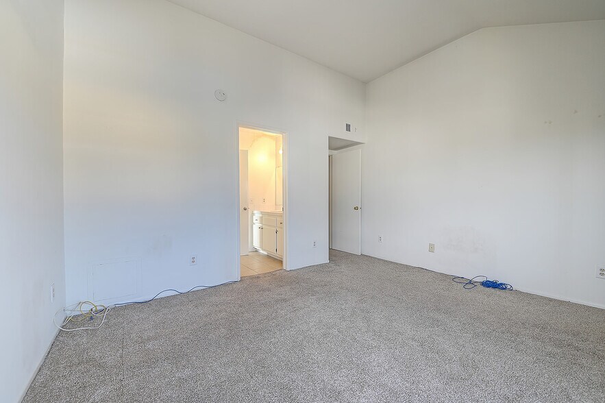 Building Photo - 17054 A Ln