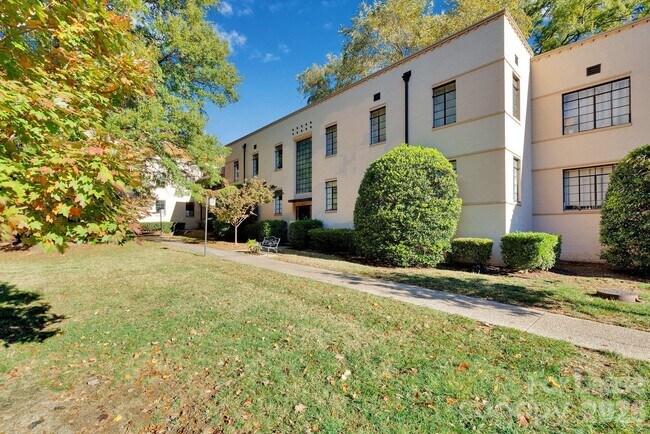 Building Photo - 1121 Myrtle Ave