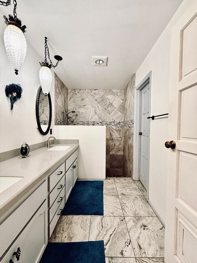 Building Photo - Available August 1st! Beautiful fully furnished single-story home located in the prestigious Span...