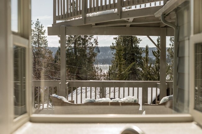 Building Photo - Lake-View 4BR Cabin with Dual Decks in Faw...