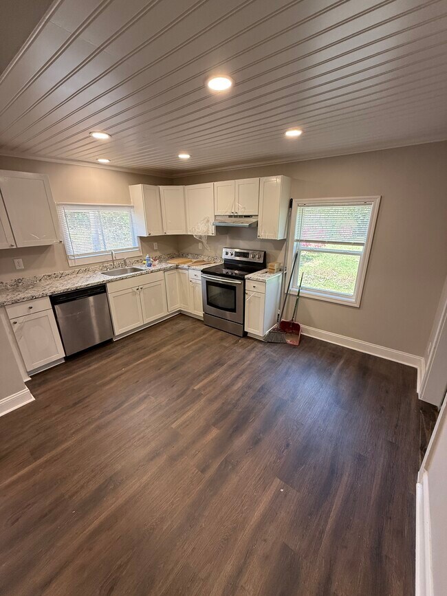 Building Photo - 809 Third Ave