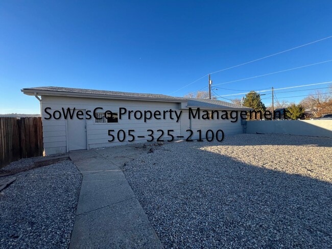 Building Photo - Large 3 Bedroom Home on East Side of Town