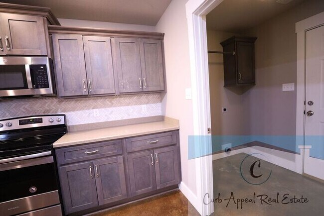 Building Photo - Beautiful, spacious 3 bed / 2 bath recently built home (Nettleton Schools) - fenced back yard!!