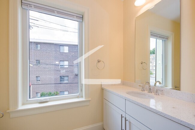 Building Photo - Brand New 3,500 Sq. Ft. Luxury Townhouse in Oak Square w Built In Garage! 1st & Security Only, La...