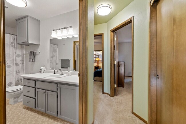 Building Photo - Fully Furnished 3 Bedroom Retreat in the P...