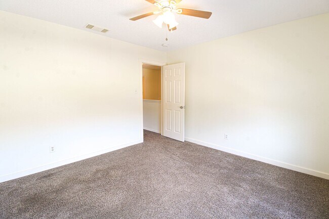 Building Photo - 8118 Chestnut Manor Dr