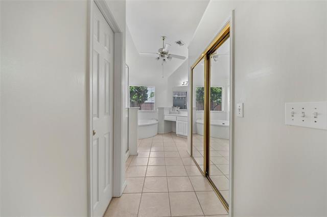 Building Photo - 10616 Red Cedar Dr