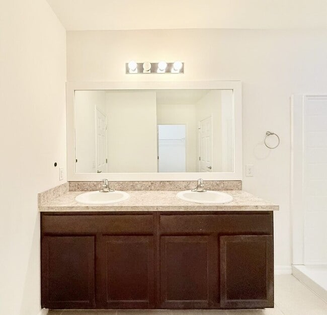 Building Photo - 3422 Cancun Ct