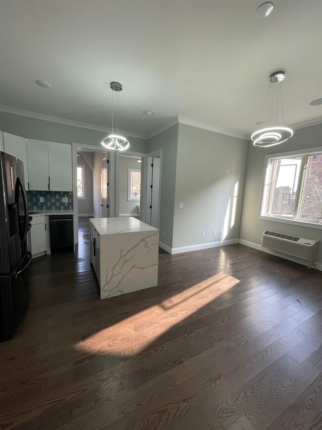 Building Photo - 31 Court House Pl