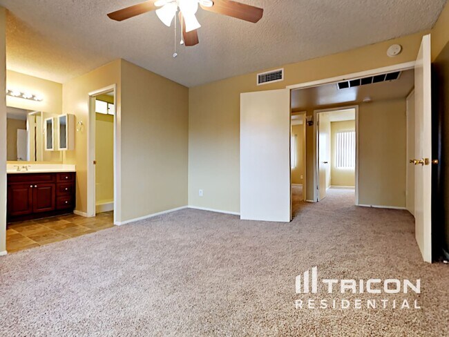 Building Photo - 3822 W Mauna Loa Ln