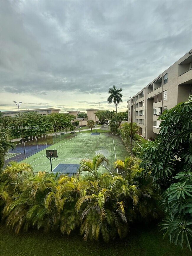 Building Photo - 802 NW 87th Ave