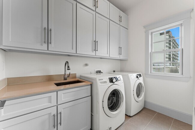 Building Photo - 426 Marshall St