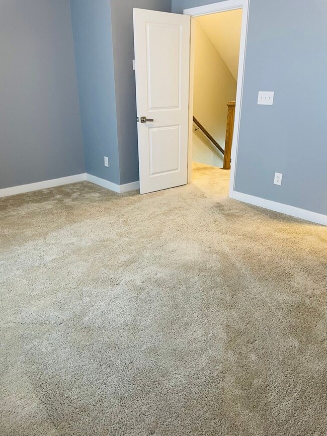Building Photo - Sophisticated and Spacious 3BR-3.5 Bath To...