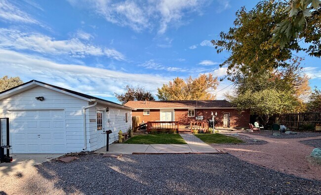 Building Photo - Lovely 5-bedroom, 2¾-bath home located in the heart of Old Town Firestone!