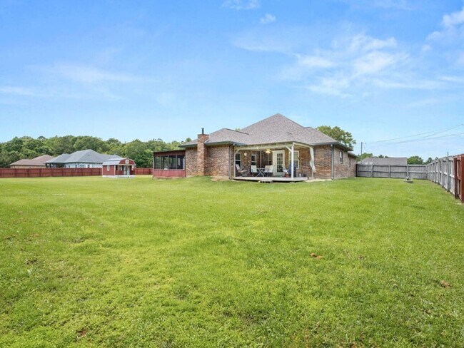 Building Photo - 315 Veterans Ln