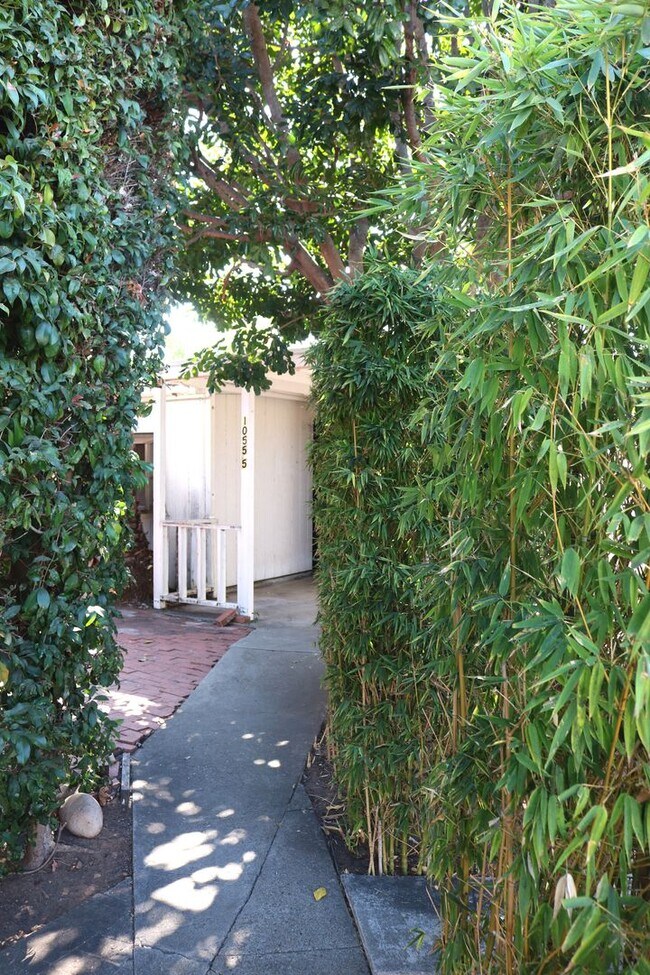 Building Photo - Lincoln Avenue