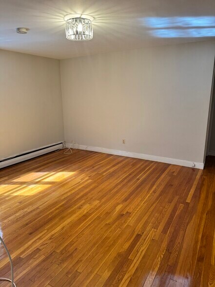 Building Photo - 77 Chiswick Rd