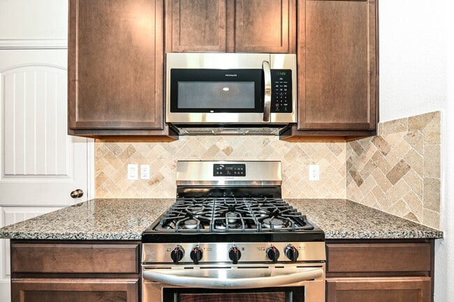 Building Photo - 1022 Schooner St