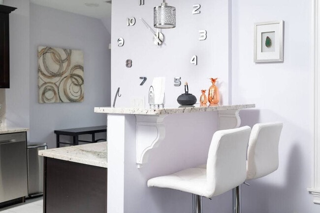 Building Photo - 7 Summit Ave